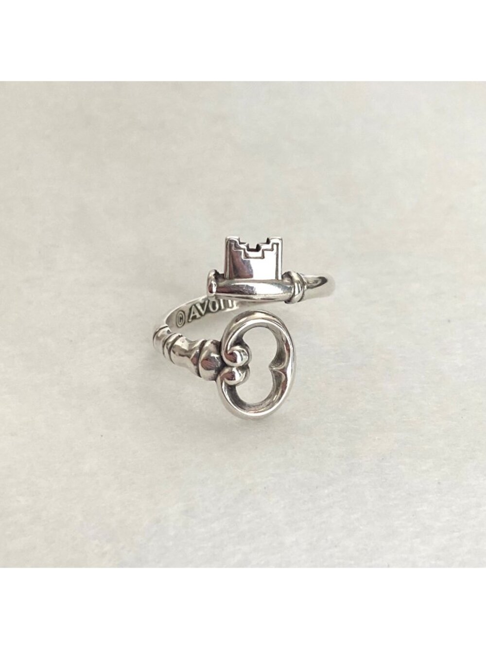 VTG Avon Spain 1976 Solid Sterling Silver 925 Secret Key Bypass Band Ring Sz 9